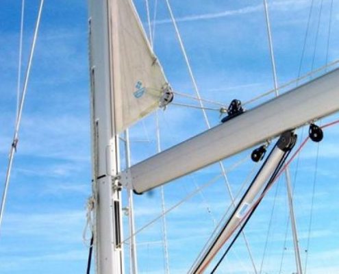 e8d81bff69ae5c55f8120304f7edf7a6_in-mast-furler-800-530-c